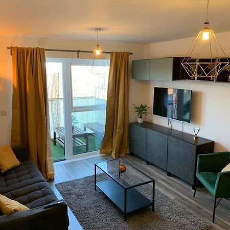 Lovely 1-Bed Serviced Apartment With Free Parking West Thurrock Ngoại thất bức ảnh