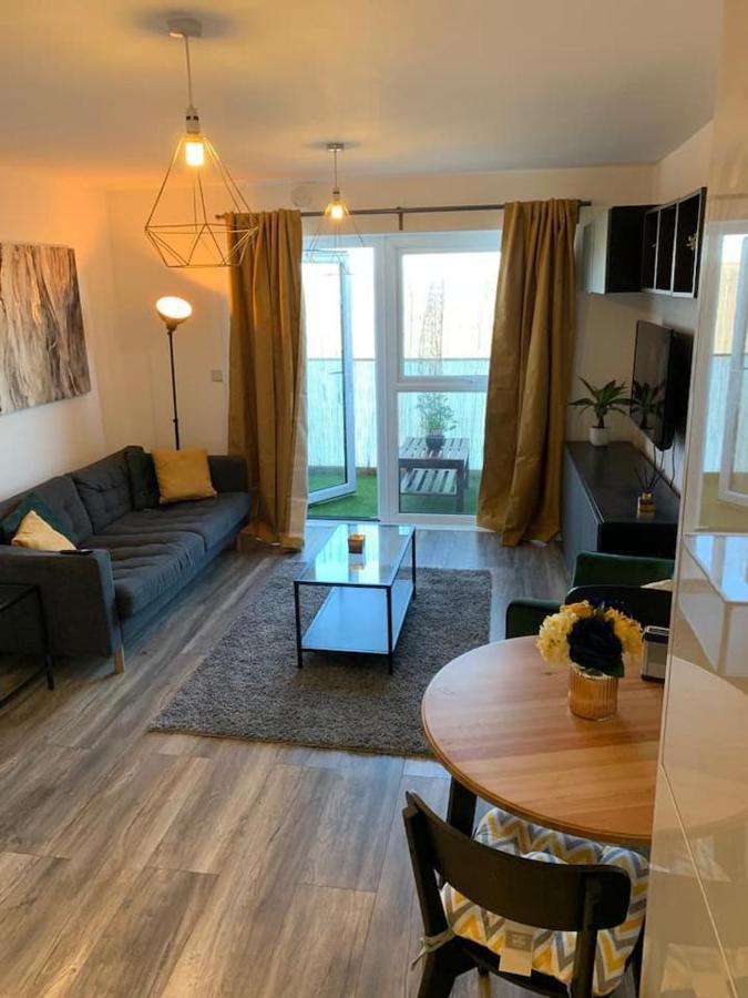 Lovely 1-Bed Serviced Apartment With Free Parking West Thurrock Ngoại thất bức ảnh