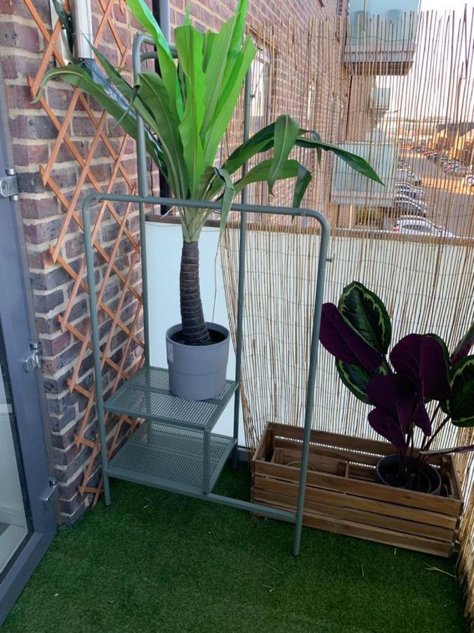 Lovely 1-Bed Serviced Apartment With Free Parking West Thurrock Ngoại thất bức ảnh